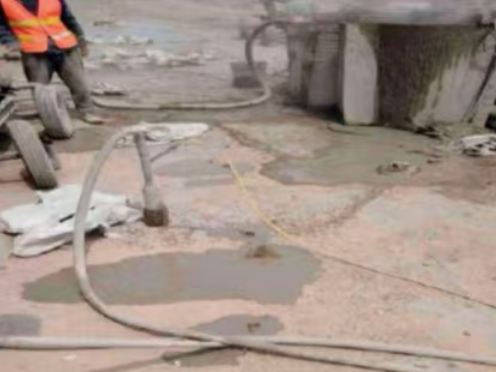 海安水泥混凝土路面板底注浆技术 路面脱空注浆整治方案